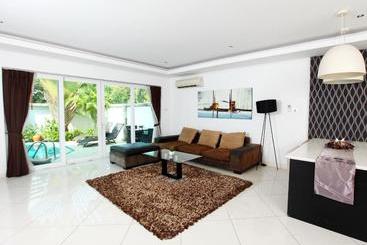 Hidden Palm Pool Villas