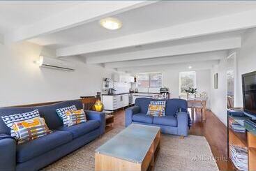 Жильё для туристов Bayside St Johns Close