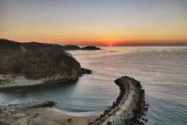 Hotel Arenas Del Pacifico