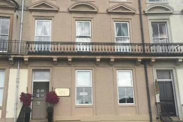 مبيت وإفطار Crescent Garden House