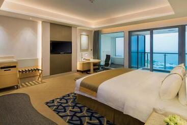 בית מלון כפרי Holiday Inn Haikou West Coast By Ihg