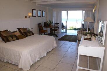 بنسيون The Pink Lodge On The Beach