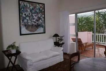 Пансион The Pink Lodge On The Beach