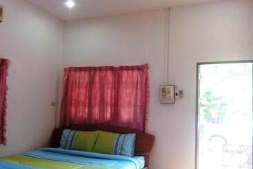 אתר נופש Baan Rim Lay Lipa Noi