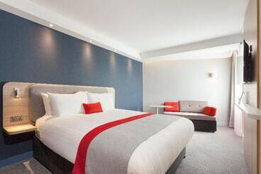 호텔 Holiday Inn Express St. Albans   M25, Jct.22