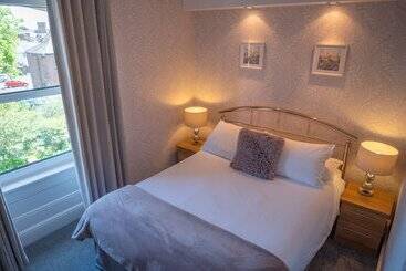 Пансион Albany House