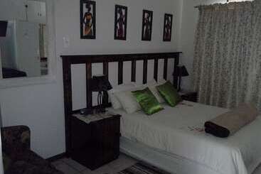 פנסיון La Rochelle Inn