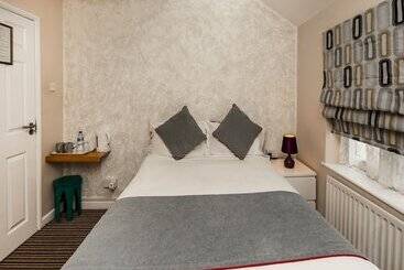 Пансион OYO Vale Lodge