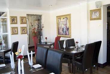 Villaggio Hotel & Restaurant