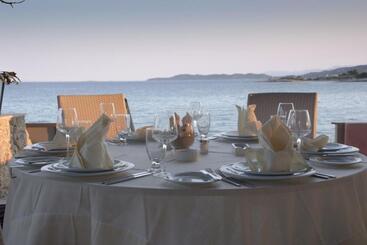 アパートメント Epavlis Beach Resort