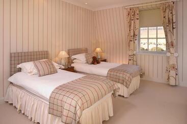 فندق Carfraemill