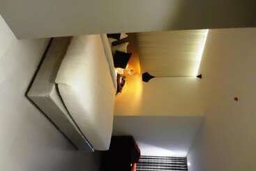 ホテル Satkar Grande