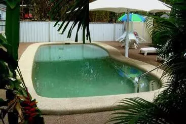 Отель Tropical Palms Resort & 4wd Hire