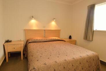 Motel Senator Motor Inn