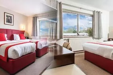 Отель Peartree Lodge Waterside