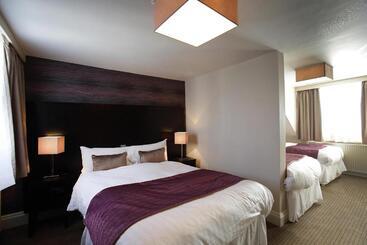 Отель The King S Highway Wetherspoon