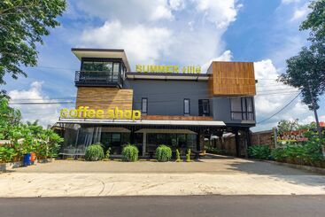Summerville Hotel & Coffee Shop