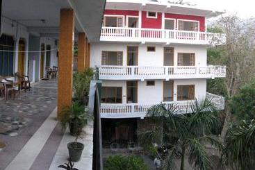 فندق Bhandari Swiss Cottage