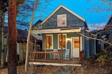 هتل French Street Cottage Main Street By Pinnacle Lodging