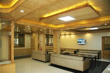 Hotel The Holiday Heights Manali