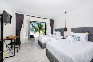 בית מלון כפרי Thai Kamala Beach Front