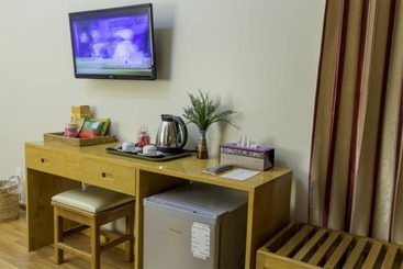 هتل Lily The Home