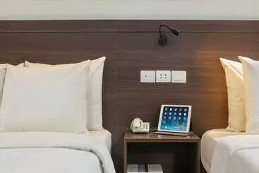 Quang Chung Hotel Le Van Thiem