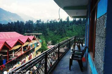 Non Stop Hostel & Cafe