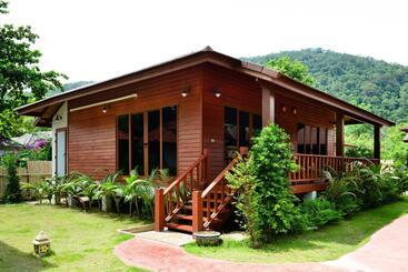 Pingchan Koh Phangan Beachfront Resort