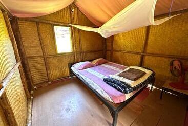 פנסיון Twin Hut