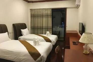 Hotel Nakhone Champa