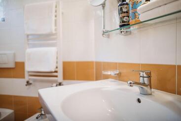 公寓式酒店  Nancy S Holiday Homes Dolomites