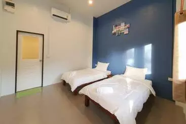 We Hostel Khaolak