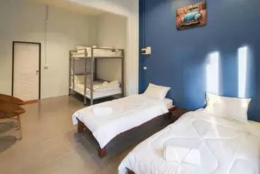 We Hostel Khaolak