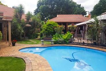 ペンション Aark Guest Lodge