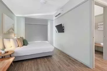 Hotel Reflections Jimmys Beach Holiday Park