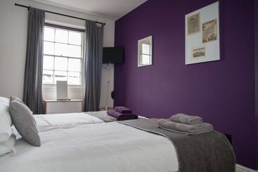 شقق خاصة سياحية Quire Court Apartments