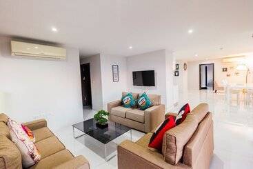 ツーリストアパートメント The Place Pratumnak By Pattaya Sunny Rentals