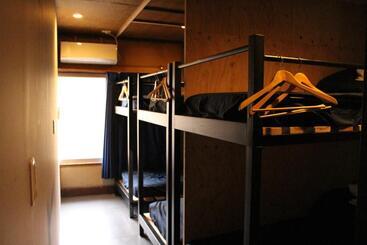 ユースホステル Kamp Houkan Cho Backpacker S Inn & Lounge