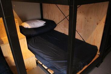 旅馆 Kamp Houkan Cho Backpacker S Inn & Lounge