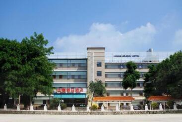 Отель Nanning Hawks Holiday