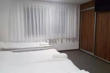 تختخواب و صبحانه Malena