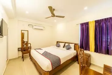 Hotel Yellow Residency