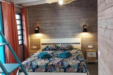 تختخواب و صبحانه Les Coulirooms