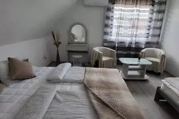 Majatalo Aniiza Apartman
