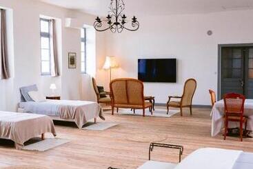 Bed and Breakfast Demeure De Kergoguen