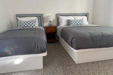 فندق Ebbtide Inn