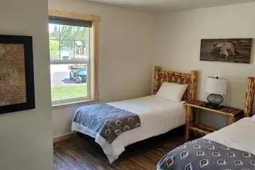 Motelli Beargrass Lodging & Rv Resort