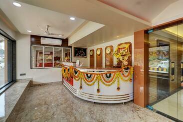 Fabhotel Grand Inn I Ttc Industrial Area, Dighe