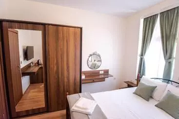 تختخواب و صبحانه City House Central